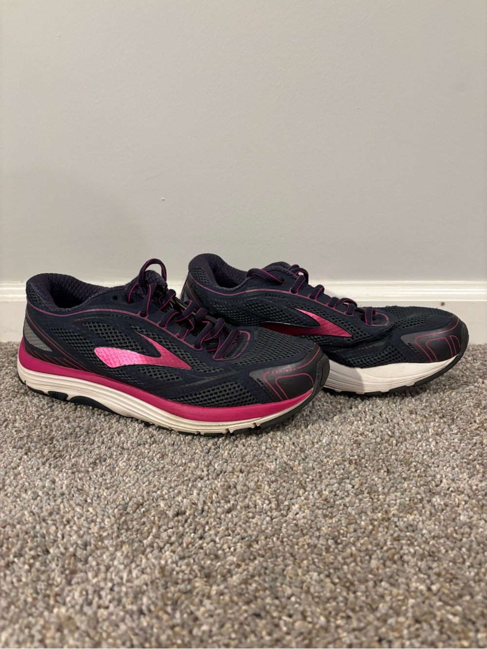 Brooks Dyad 9 Running Shoes Sneakers Womens Sz 7.5 Dark Blue Fuchsia Indigo Mesh